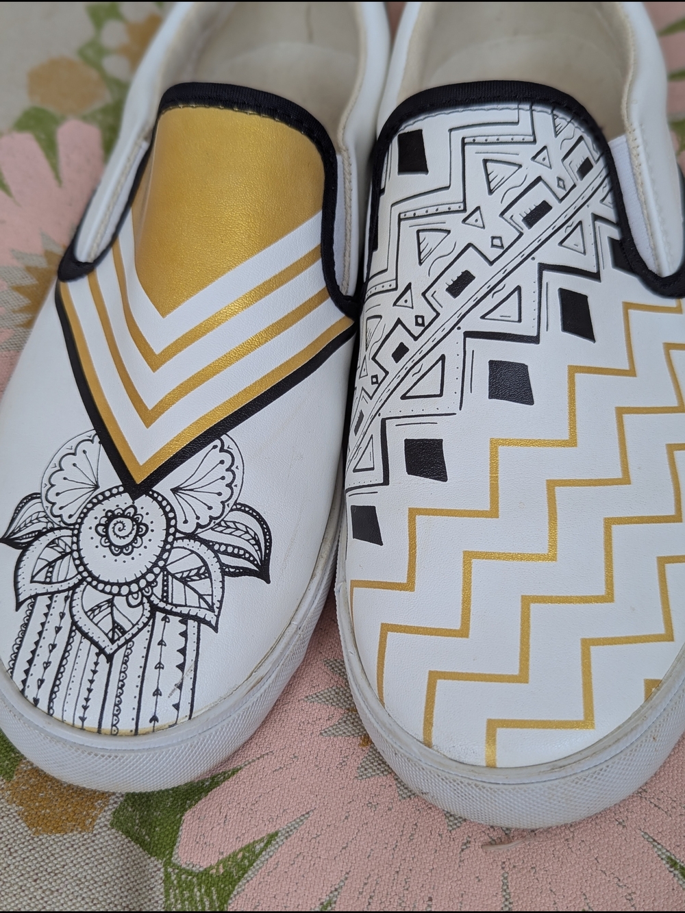 inkkas Black White & Gold Slip-On Sneakers Size 9